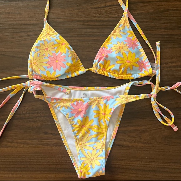 SHEIN Other - NWOT Triangle Flowered Bikini